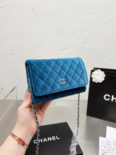 Load image into Gallery viewer, Thin Suede C Bag
