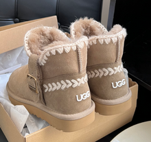 Load image into Gallery viewer, Short Ugg Boots
