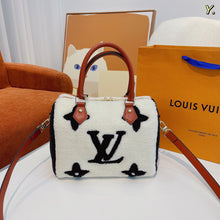 Load image into Gallery viewer, Fluffy Speedy Bag
