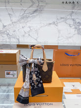 Load image into Gallery viewer, Small Shoulder Tote Bag
