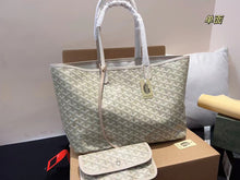 Load image into Gallery viewer, Yard Handbag
