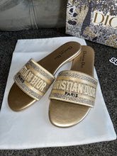 Load image into Gallery viewer, Gold Diamond Paris Sandals
