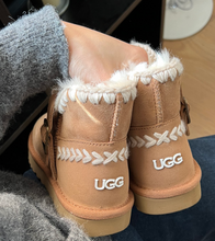 Load image into Gallery viewer, Short Ugg Boots
