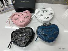 Load image into Gallery viewer, Heart Leather Bag
