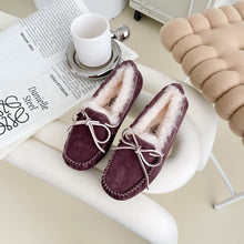 Load image into Gallery viewer, Ugg Bow Slippers
