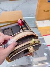 Load image into Gallery viewer, Louie Chapeau Bag Set

