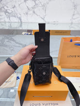 Load image into Gallery viewer, Black Leather Phone Bag

