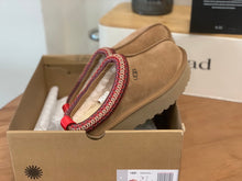Load image into Gallery viewer, Thick Sole Ugg Slippers
