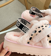 Load image into Gallery viewer, Knot Ugg Slippers
