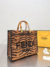 Load image into Gallery viewer, Large FIFI Beach Bag
