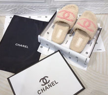 Load image into Gallery viewer, Fluffy C Slippers
