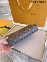 Load image into Gallery viewer, Brown Leather Clutch Bag
