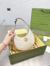 Load image into Gallery viewer, Oval Leather Bag
