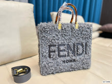 Load image into Gallery viewer, Fluffy FIFI Big Bag
