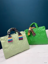 Load image into Gallery viewer, Leather Open Tote Bag
