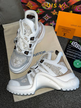 Load image into Gallery viewer, Patterned Arch Trainers
