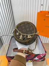 Load image into Gallery viewer, Circle Chain Bag

