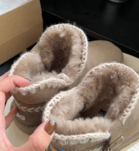 Load image into Gallery viewer, Short Ugg Boots
