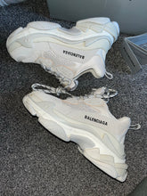Load image into Gallery viewer, Triple Trainer - Pale Grey/Off White
