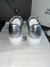 Load image into Gallery viewer, Silver Glittery Queenies
