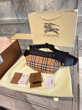 Load image into Gallery viewer, Burbe Bum Bag
