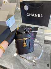 Load image into Gallery viewer, Circle Leather Bag
