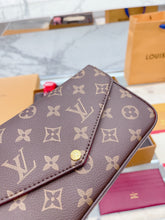 Load image into Gallery viewer, Louie Purse &amp; Belt Set
