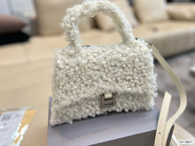 Load image into Gallery viewer, Fluffy Balency Bag
