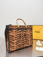 Load image into Gallery viewer, Large FIFI Beach Bag
