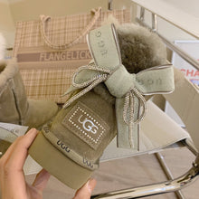 Load image into Gallery viewer, Glittery Bow Ugg Boots
