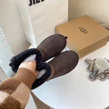 Load image into Gallery viewer, Bow Ugg Boots
