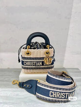 Load image into Gallery viewer, Wicker Tote Bag
