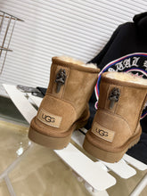 Load image into Gallery viewer, Cross Short Ugg Boots
