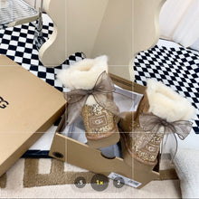 Load image into Gallery viewer, Glittery Bow Ugg Boots
