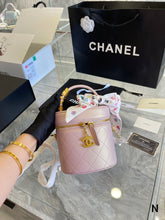 Load image into Gallery viewer, Circle Leather Bag
