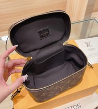 Load image into Gallery viewer, Small Toilette Bag
