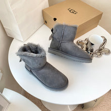 Load image into Gallery viewer, Bow Ugg Boots
