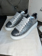 Load image into Gallery viewer, Silver Glittery Queenies
