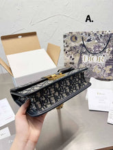 Load image into Gallery viewer, Chain Paris Shoulder Bag
