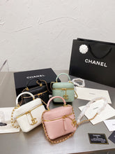 Load image into Gallery viewer, Small Circle C Bag
