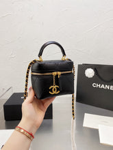 Load image into Gallery viewer, Small Circle C Bag
