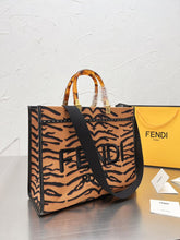 Load image into Gallery viewer, Large FIFI Beach Bag
