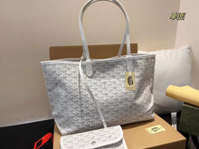 Load image into Gallery viewer, Yard Handbag
