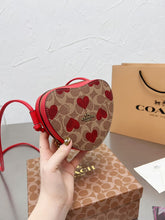 Load image into Gallery viewer, Heart Shoulder Bag
