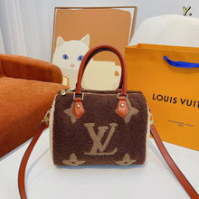 Load image into Gallery viewer, Fluffy Speedy Bag
