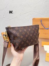 Load image into Gallery viewer, Chain Shoulder Brown Bag
