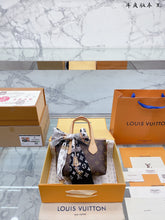 Load image into Gallery viewer, Small Shoulder Tote Bag
