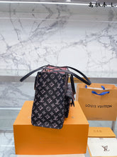 Load image into Gallery viewer, Big Open Tote Bag

