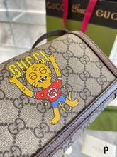 Load image into Gallery viewer, Cat Shoulder Bag
