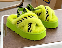 Load image into Gallery viewer, Knot Ugg Slippers
